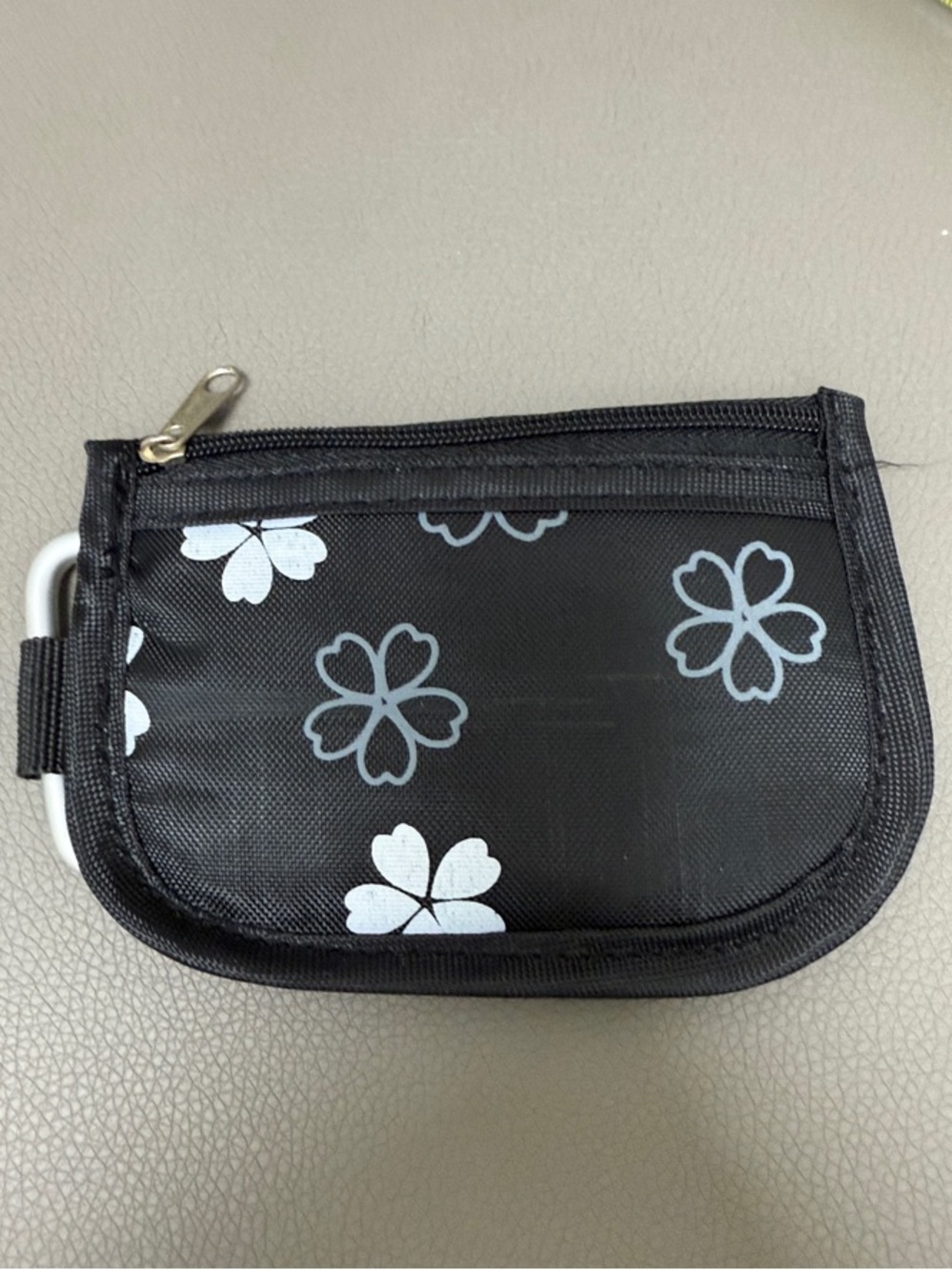 Source Unknown Black Floral Zip Wallet